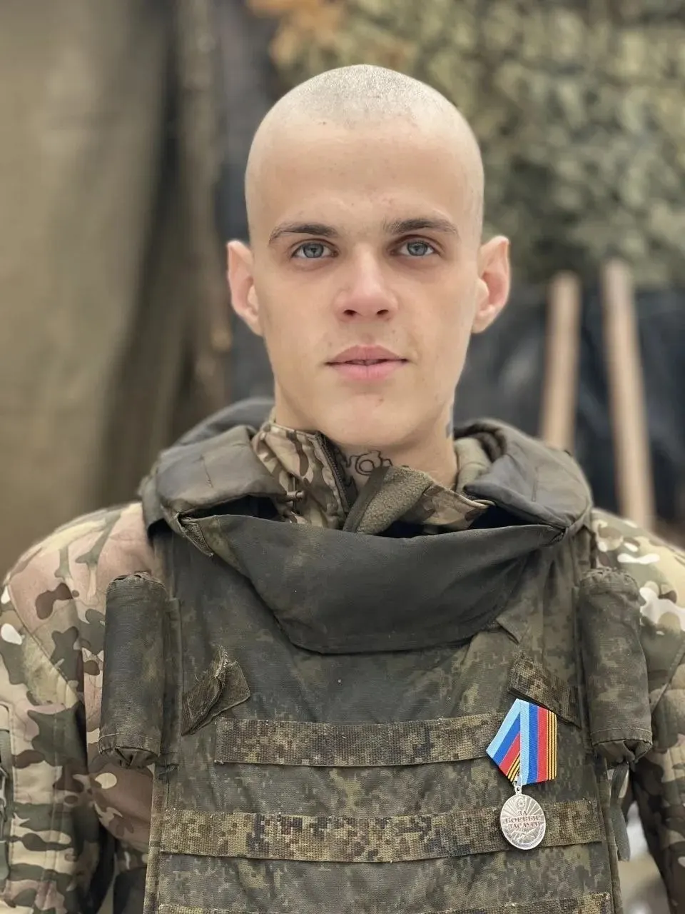 В память о сыне семья посадила яблоню на «Аллее героев» в парке Кирова и регулярно ухаживает за ней. Один из братьев продолжает службу и работает с беспилотниками.