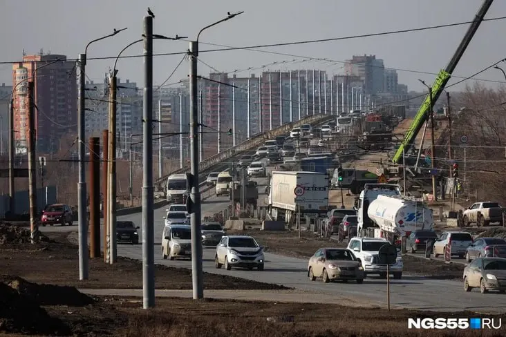 Рабочие моста у Телецентра планируют полностью закрыть движение 15 июня в 8:00, требуя выплат за апрель и май. Горадминистрация пока не комментирует ситуацию.