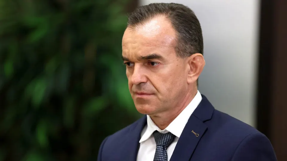 Губернатор ограничил выезд своих заместителей, министров и глав департаментов — решение связано с серией атак беспилотников, наводнений и недавними задержаниями в администрации.