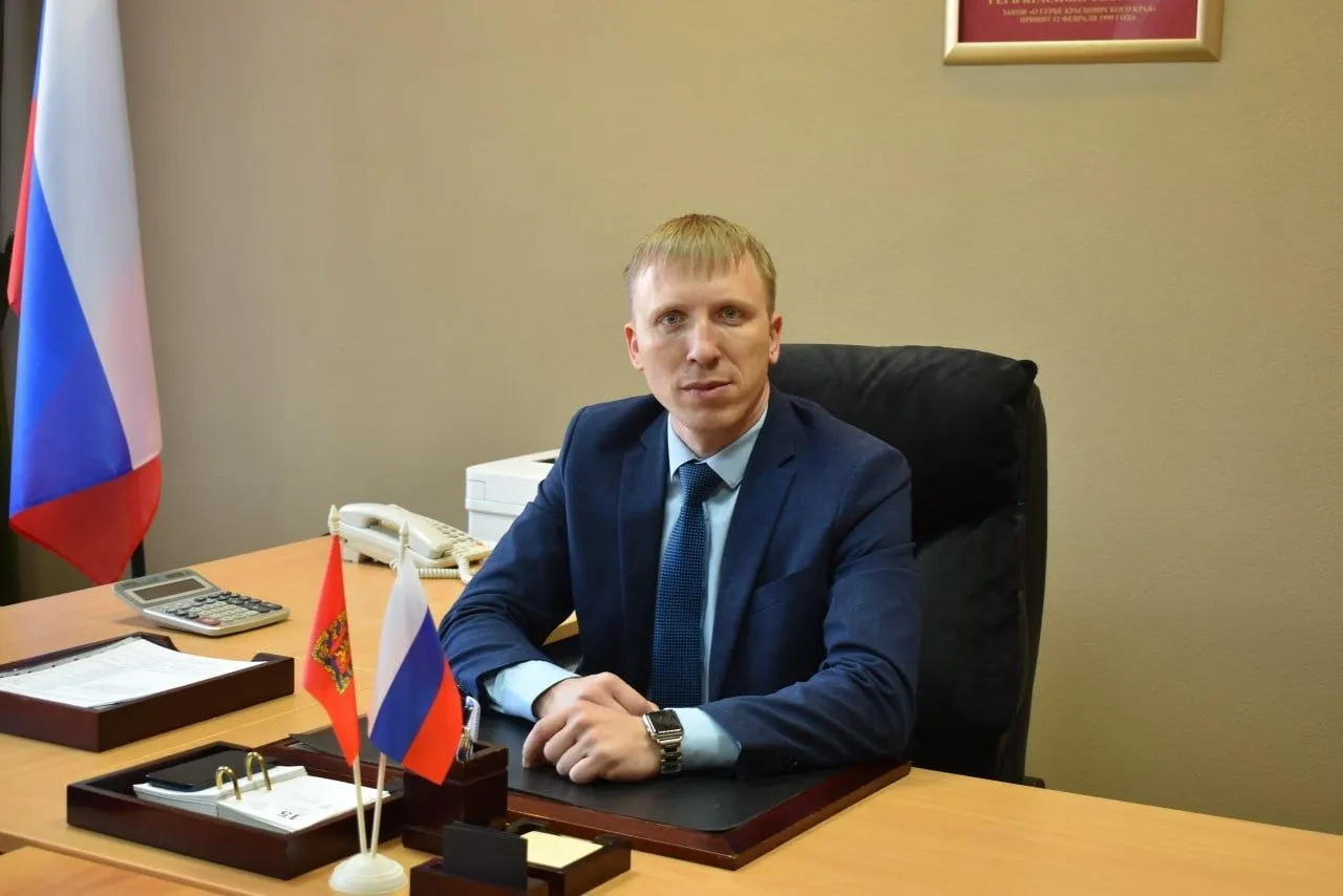МВД проводит проверку в отношении заместителя главы Назаровского округа по жизнеобеспечению после заявления местного жителя о грубых угрозах и оскорблениях. В сетевых сообществах идут попытки представить инцидент в ключе PR для политической силы.
