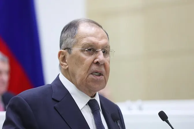 Глава МИД РФ заявил, что нормы Евразийского союза и Евросоюза несовместимы, поэтому решение по членству Армении нужно принять быстро — это повлияет на тарифную политику и фитосанитарные правила.