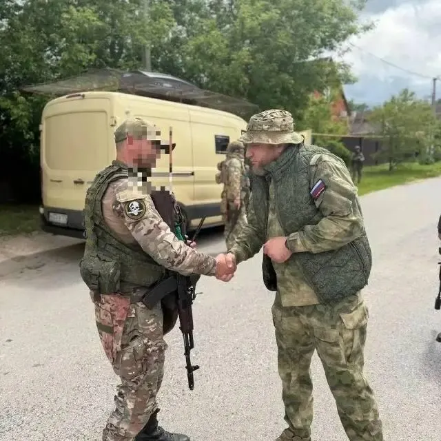 Жители приграничных сёл упрекнули главу администрации за акцент на проверке магазинов и доставке бензина вместо обсуждения защиты от атак беспилотников и слабой связи.