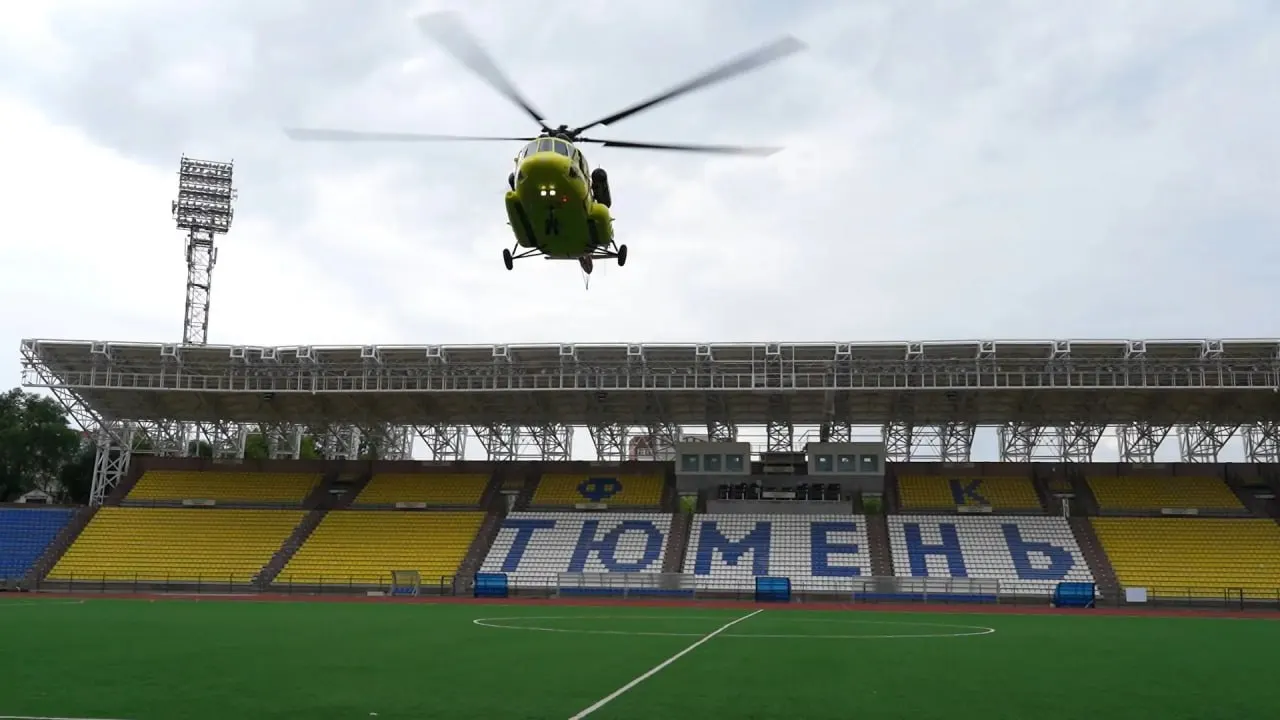 Выставки ретро и современных автомобилей, патриотические площадки, мастер‑классы, парашютисты и вертолётное снижение. Начало в 14:00, выброс парашютистов в 15:30. Приглашаются все.