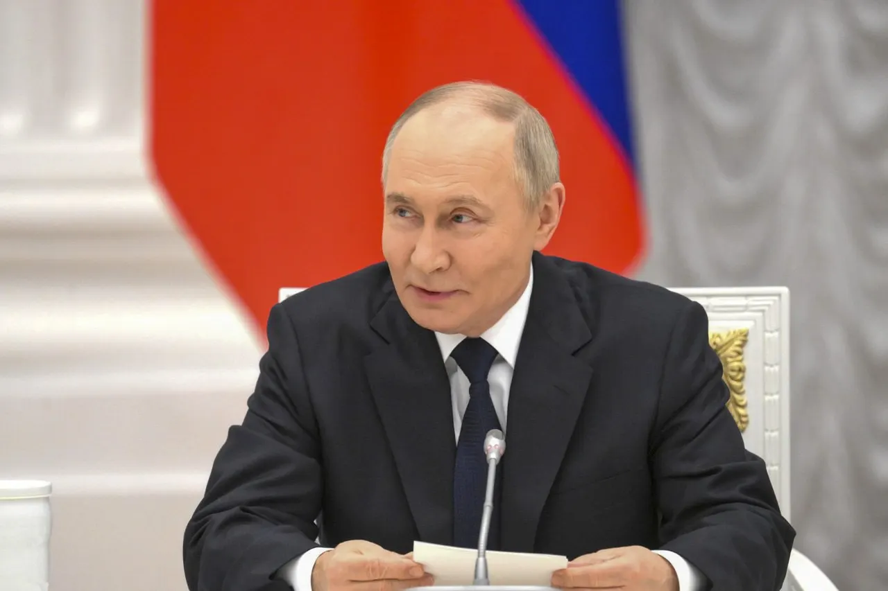 Президент заявил, что Москва способна дать решительный ответ в случае попыток уничтожить российские военные объекты в Калининградской области.