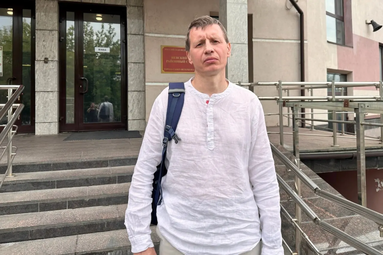 Суд в Петербурге признал мужчину виновным в пропаганде экстремистской символики из‑за комментария 2022 года и назначил штраф 2 тыс. рублей.