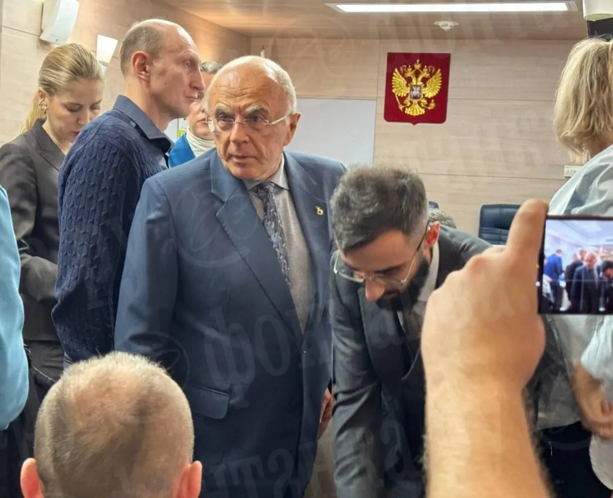 Арбитраж отменил обеспечительные меры по делу о национализации имущества вуза. В университете рассчитывают восстановить работу, урегулировать выплаты и провести приёмную кампанию.