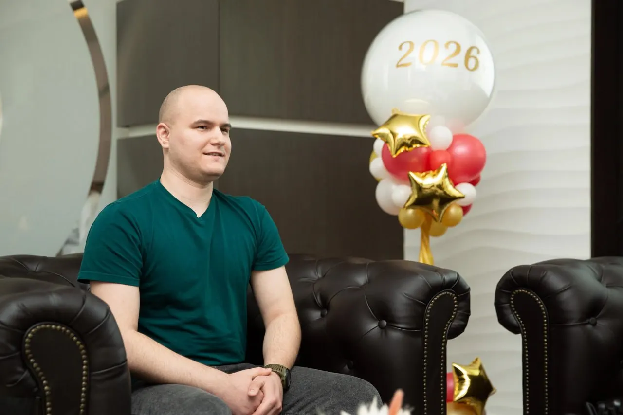 Сергей Киренков из Иркутска стал обладателем миллиона рублей в тиражe государственной лотереи. Он играет с начала года, купил билет по интуиции, планы на потраты пока не определены.