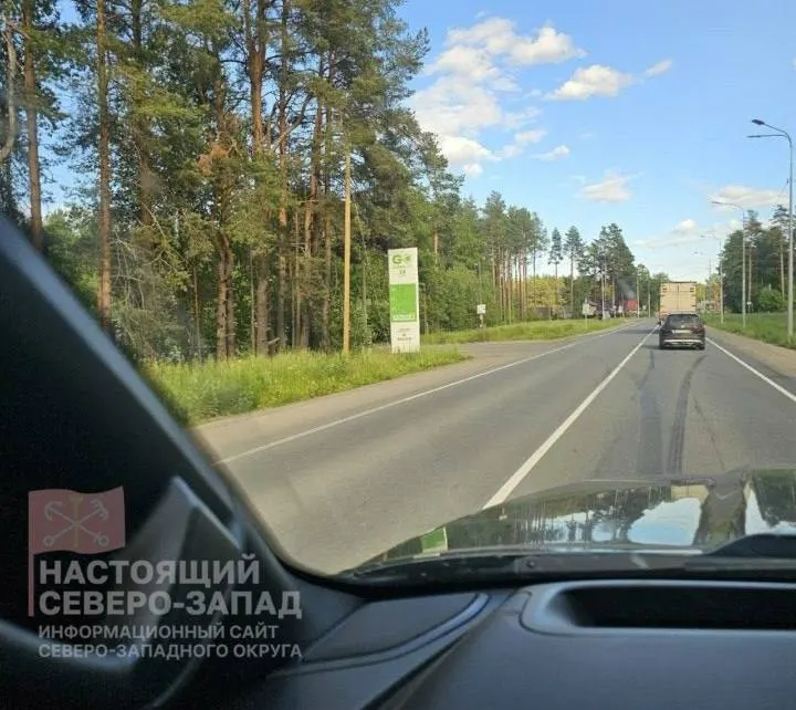 Местные жители сообщают об отсутствии топлива на двух заправках у выезда из Петрозаводска. Одна из АЗС в Деревянном закрыта уже около трёх дней, аналогичная ситуация отмечена перед Ужесельгой.