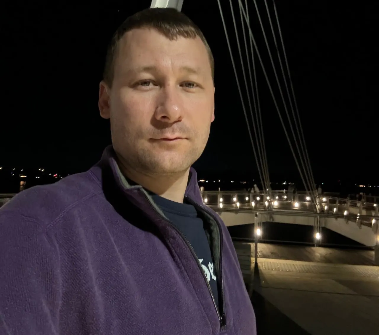 Краснофлотский районный суд оштрафовал Алексея Ивентьева на 10 тыс. рублей по делу об участии в «нежелательной организации». В суде заявили, что он проживает за границей; опубликованные материалы были репостами зарубежного видео и ссылки на телевизионный ролик.