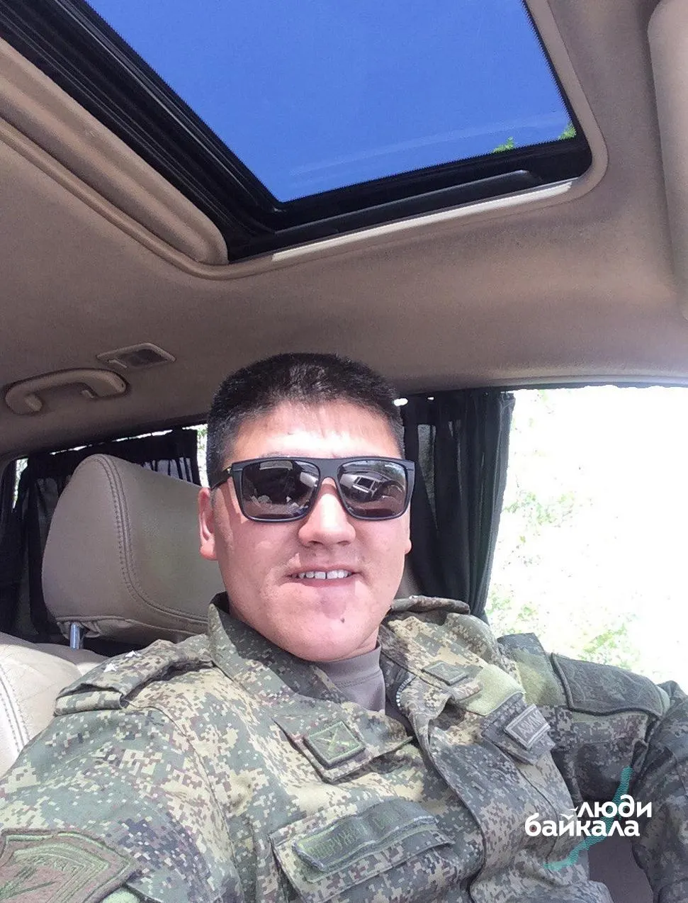 Военного признали виновным в хищении тысяч пачек бумаги и десятков пар ботинок из воинской части; суд назначил штраф и запрет на занятие должностей.
