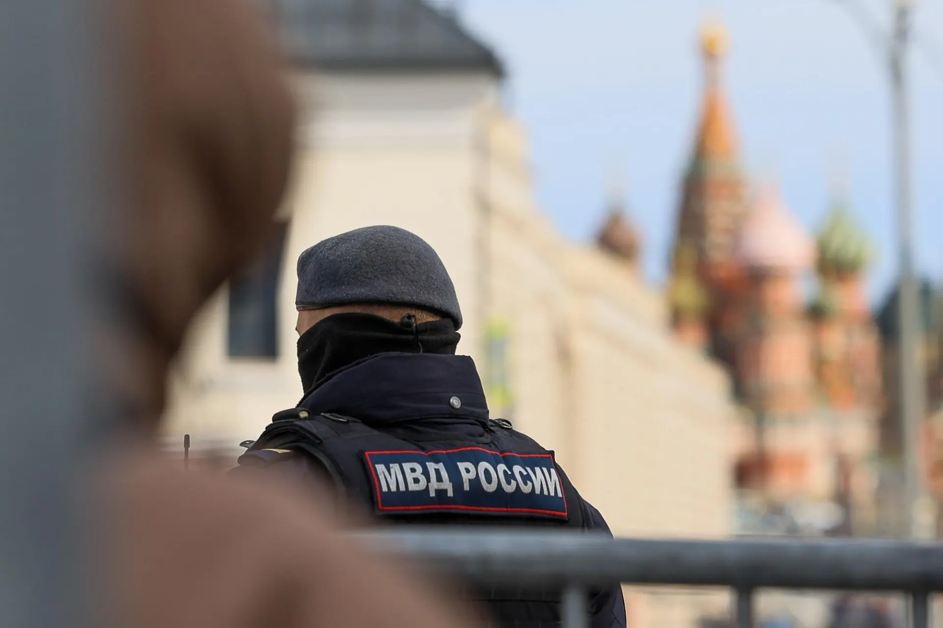 В опросе рязанских родителей лидируют профессии чиновника и полицейского — их чаще всего называют нежелательными для будущей карьеры детей.