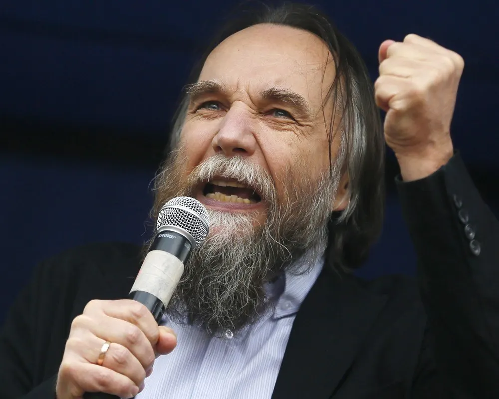 Александр Дугин заявил, что национальная модель государства не подходит России; по его мнению, будущее за «государствами‑цивилизациями», которые сформируют многополярность.