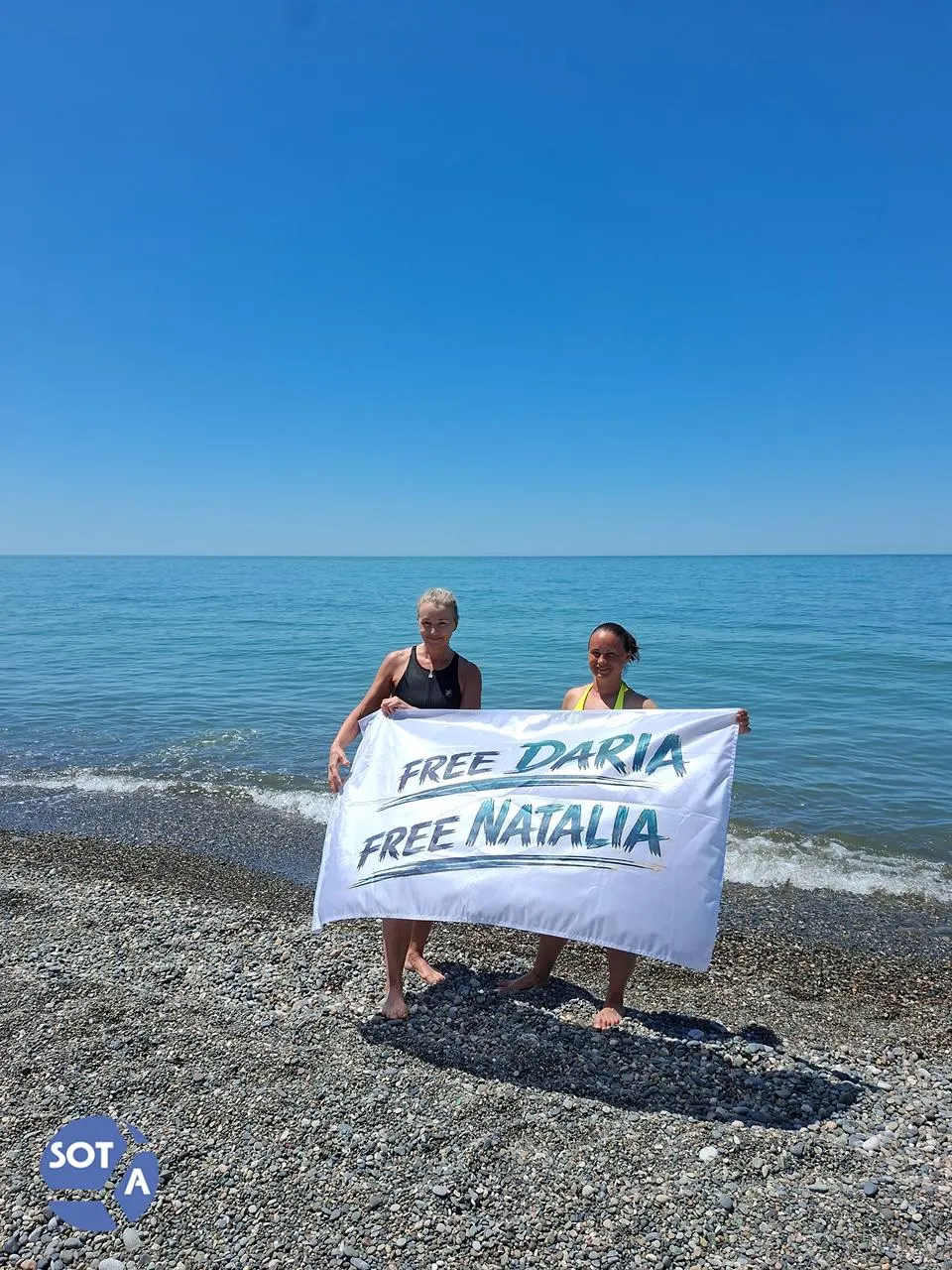 Активистка и рекордсменка Елена Гусева попыталась проплыть вдоль побережья Черного моря от Батуми к Чакви, чтобы привлечь внимание к судьбе двух правозащитниц, находящихся под стражей в России. Заплыв прервала грузинская береговая охрана; Гусева успела преодолеть около четырех километров.