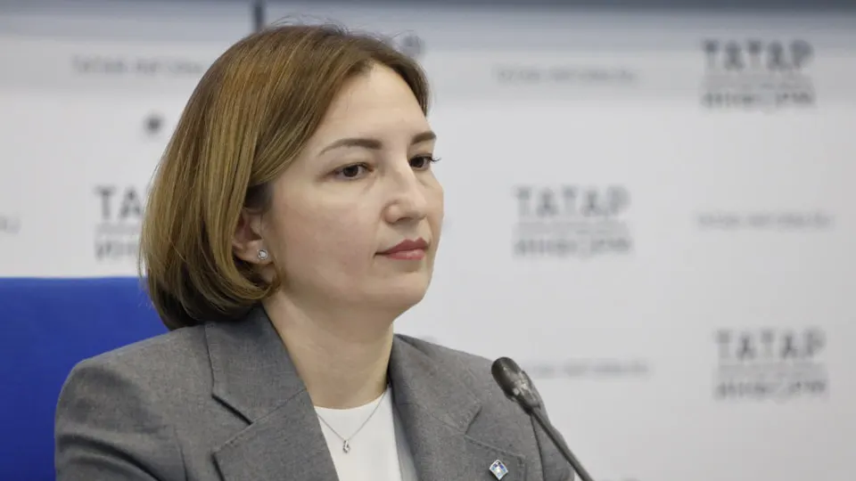Глава учебного заведения заявила о доходах до 500 тысяч и 100% трудоустройства выпускников. Высказывания вызвали волну рекламных кампаний и обсуждение смягчения правил труда для подростков.