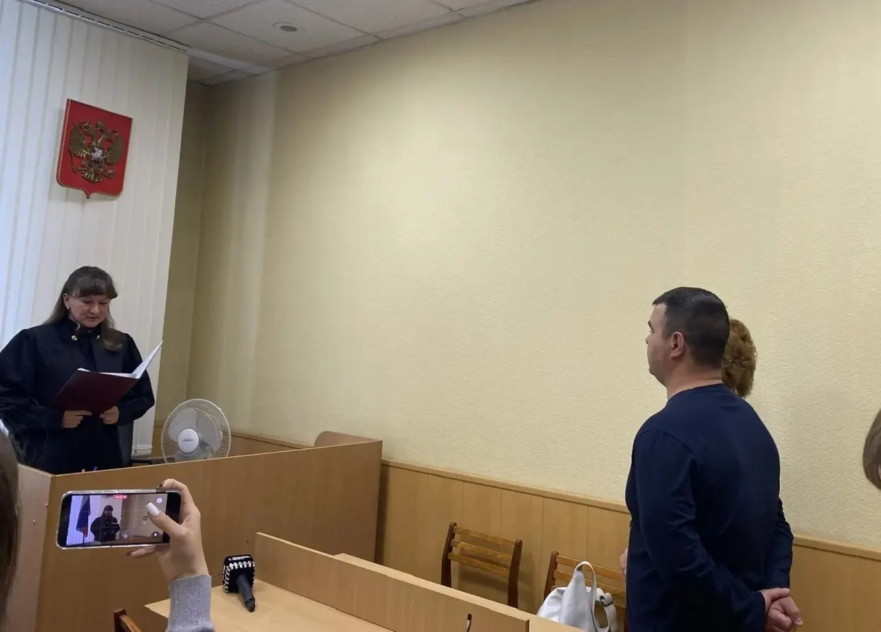 Железнодорожный суд признал виновным бывшего преподавателя Уральского железнодорожного техникума: штраф 1,5 млн рублей и запрет на преподавание на четыре года по 15 эпизодам получения взяток.
