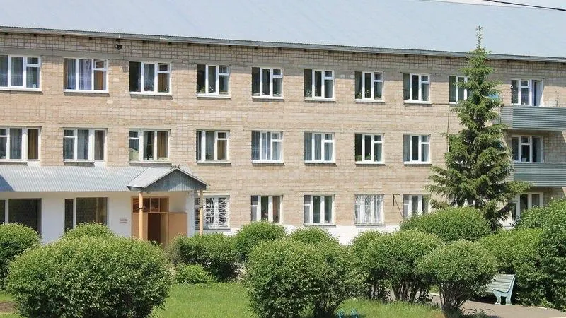 В Учалах дом престарелых переоборудуют в филиал психоневрологического интерната для инвалидов, вернувшихся с СВО. Региональное министерство труда и соцзащиты подтвердило перепрофилирование; часть постояльцев переселят в другие учреждения.