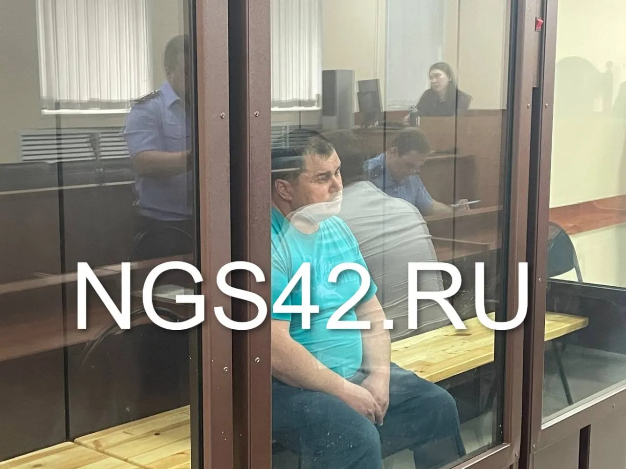 Детского тренера и бизнесмена из Кузбасса поместили под стражу по делу о гибели 17‑летнего подростка во время охоты в Крапивинском округе. В суде рассказали подробности дела и назвали троих обвиняемых.