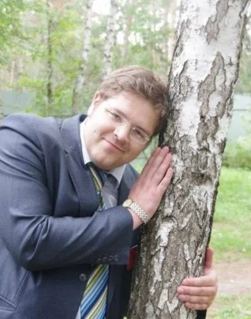 Сергей Кочережко, отмеченный в 2015 году «Хрустальным пеликаном», признан виновным по трём статьям, включая изготовление детской порнографии и половой контакт с лицом до 16 лет; суд назначил 12 лет колонии.