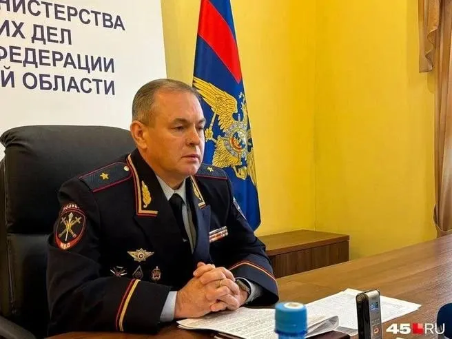 Дмитрий Свинов неожиданно ушёл с аналогичной должности в Волгограде. Временно исполняющим обязанности назначен Константин Кремнев, прибывший из Кургана. По данным правоохранительных источников, Свинова вывели в распоряжение МВД после появления видеозаписи, где он в резкой форме отчитывает подчинённых.