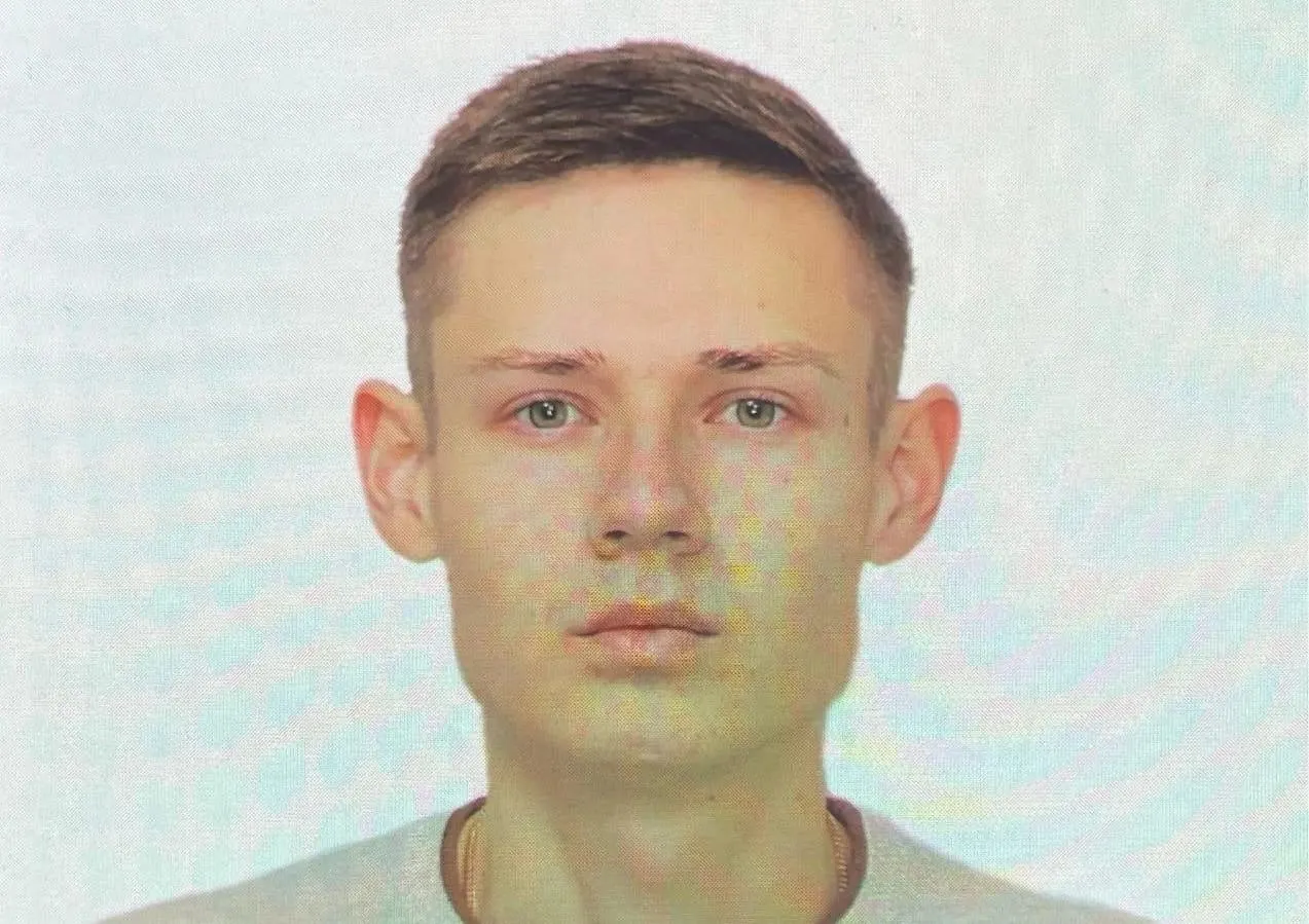27‑летний участковый съехал с дороги возле Кропачево 15 июня, оставил телефон и был обнаружен родственниками спустя несколько дней в труднопроходимом лесу.