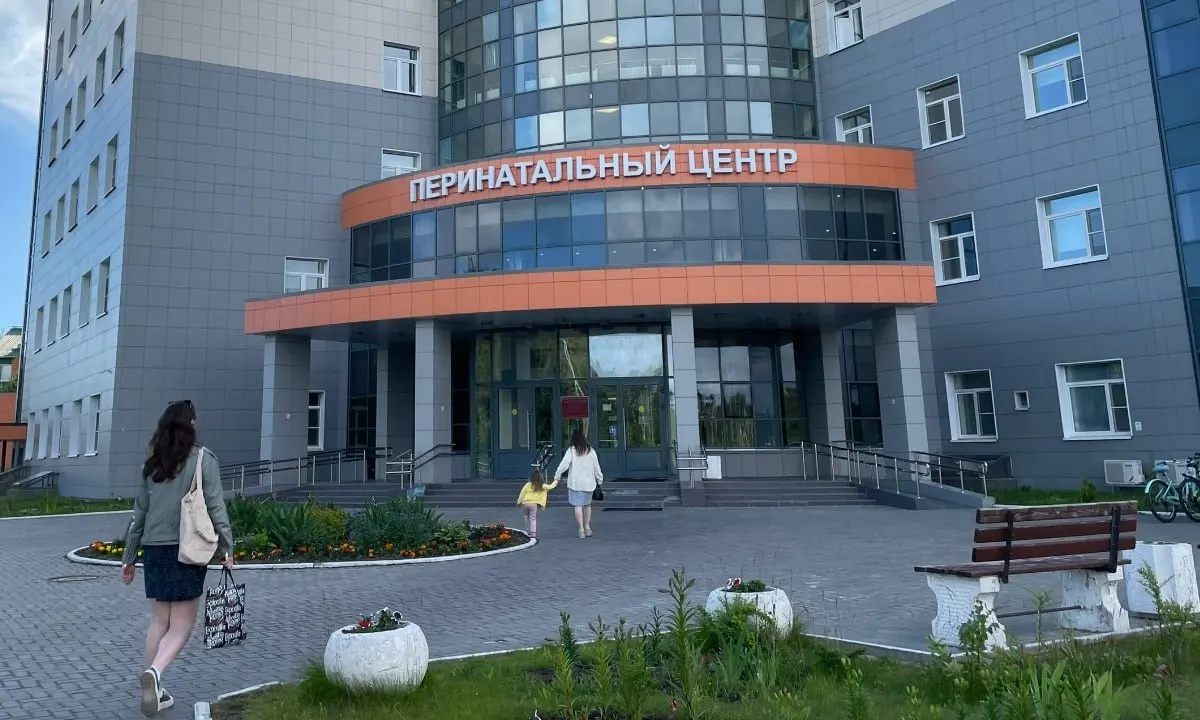 В Республиканском перинатальном центре им. Гуткина партнёрские роды отменены с 11 по 25 июня — акушерский стационар закрывается для плановой дезинфекции, которая проводится не реже раза в год и длится не менее 14 дней.