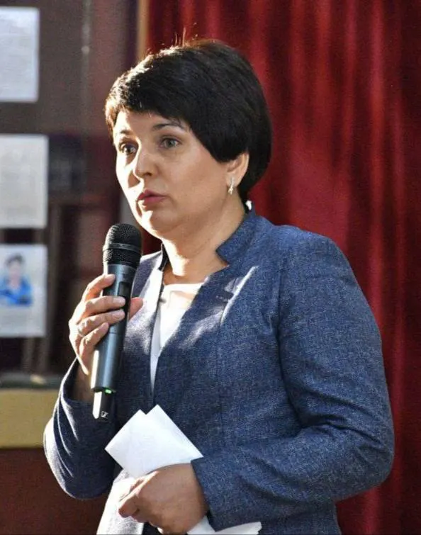 Алёна Кабачная покинула пост первого заместителя департамента госимущества по собственному желанию 11 июня. Ранее в ведомстве произошла серия кадровых перестановок на фоне проблем с очистными сооружениями и газификацией.