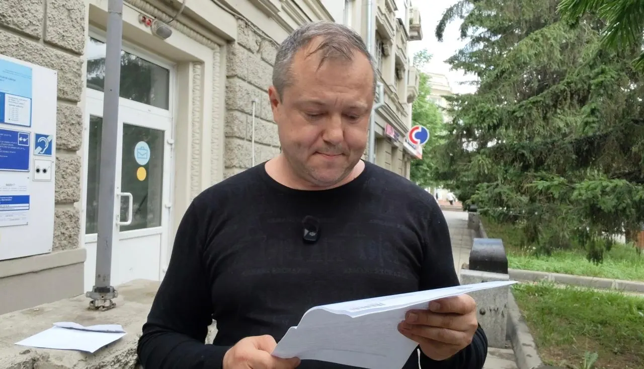Дмитрия Полушина, журналиста и автора проекта, пригласили в прокуратуру Центрального района Красноярска по вопросу о возбуждении административного дела по статье о разжигании ненависти либо вражды (ст. 20.3.1 КоАП РФ). Ранее ему уже назначали штраф по схожему эпизоду.