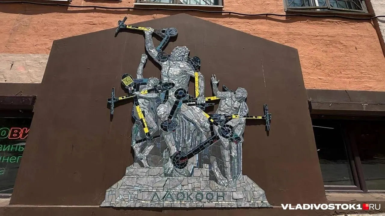Жители отстояли арт‑объект на улице Адмирала Фокина. Авторы скульптуры планируют выпустить тематический мерч.