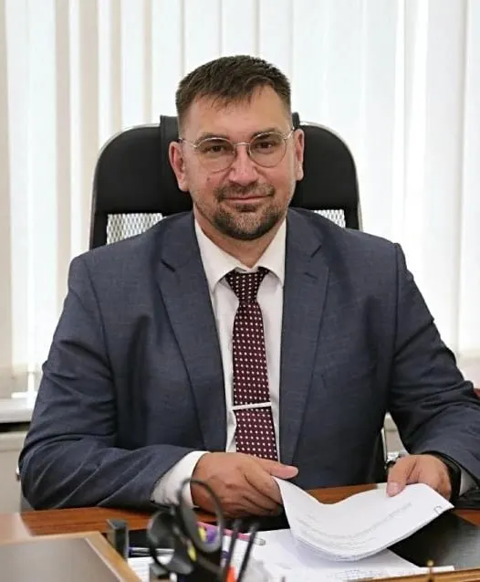 Сергей Быстров в начале марта 2026 года стал учредителем и гендиректором строительной фирмы, которая будет работать по закону о долевом строительстве. По его словам, прежняя госслужба не создаёт конфликта интересов. Компания уже ведёт возведение жилого комплекса «Генерал».
