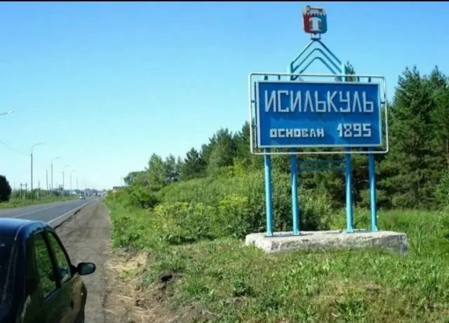 Жители более чем в 16 населённых пунктах остались без регулярного водоснабжения свыше трёх недель; подача по объявленному графику не выполняется, люди требуют решения и подали петицию.