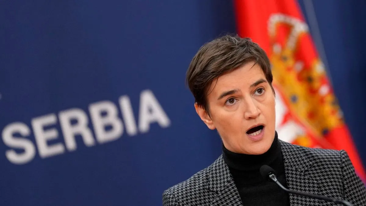 Белград рассматривает введение виз для граждан России в рамках сближения с ЕС; в Кремле заявили о возможных ответных мерах. Аналогичные планы есть и в Черногории, что вызывает политические споры внутри этих стран.