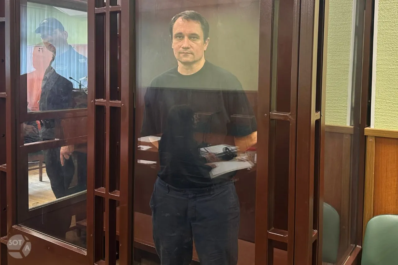 Фрунзенский суд Петербурга признал 48‑летнего мужчину виновным по статье о «фейках» о ВС и назначил ему пять лет колонии общего режима за размещённый в 2022 году ролик с комментарием о жителях Белгорода, скрывающихся в подвалах.