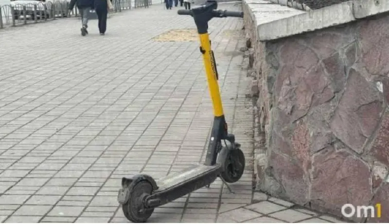 На круглом столе власти и каршеринговые компании обсудили меры по снижению аварийности: предложено ограничить маршруты самокатов в местах скопления пешеходов и усилить обучение участников дорожного движения.