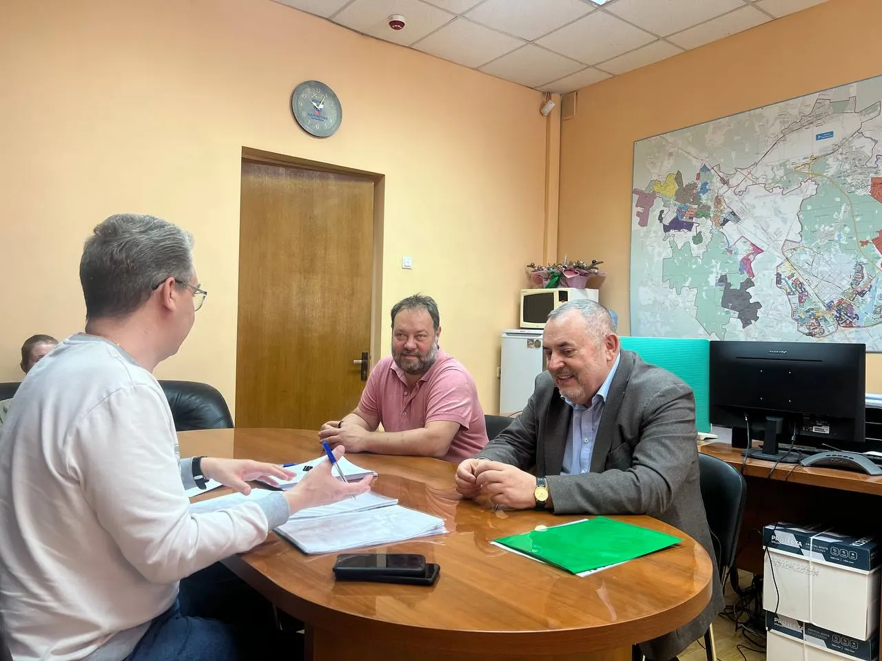 Политик подал документы в районные избирательные комиссии, начал сбор подписей и привлекает пожертвования на агитационные материалы. Ранее Надеждин был депутатом Госдумы и участвовал в губернаторских выборах Подмосковья.