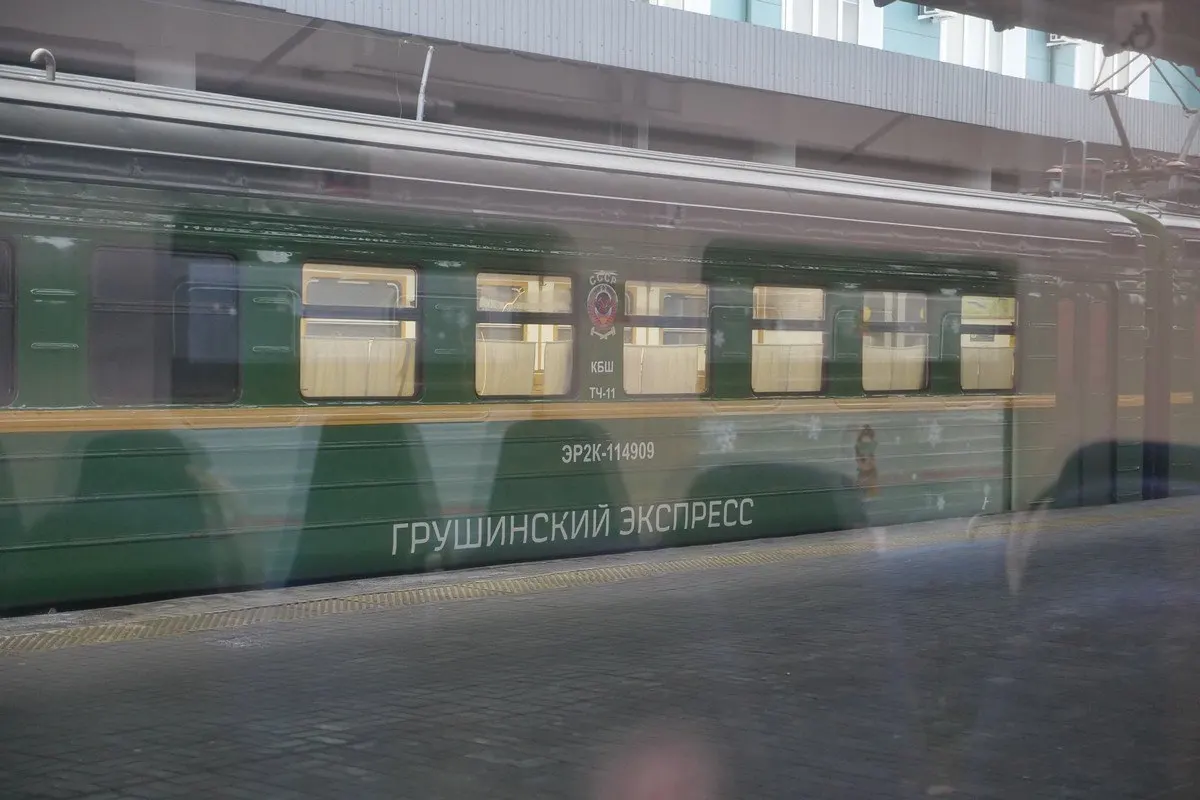 Вагоны поезда на 1‑й платформе (17а путь) с 9:00 превратят вокзал в временный диагностический центр: экспресс‑тесты, дерматологический скрининг, мастер‑классы по первой помощи и лекции о профилактике заболеваний.