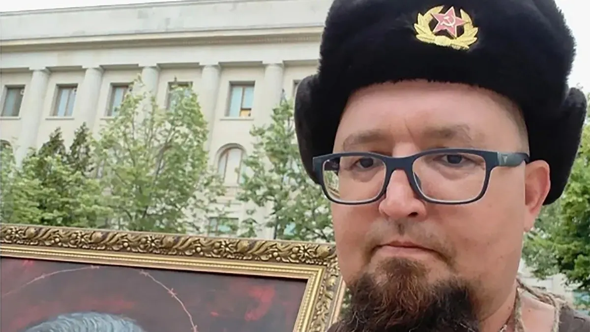 Польская полиция задержала мужчину с грузинскими документами, которого подозревают в убийстве Скрепецкого у его дома. Премьер Дональд Туск назвал расследование «политическим убийством», власти проверяют версию о причастности иностранных спецслужб.