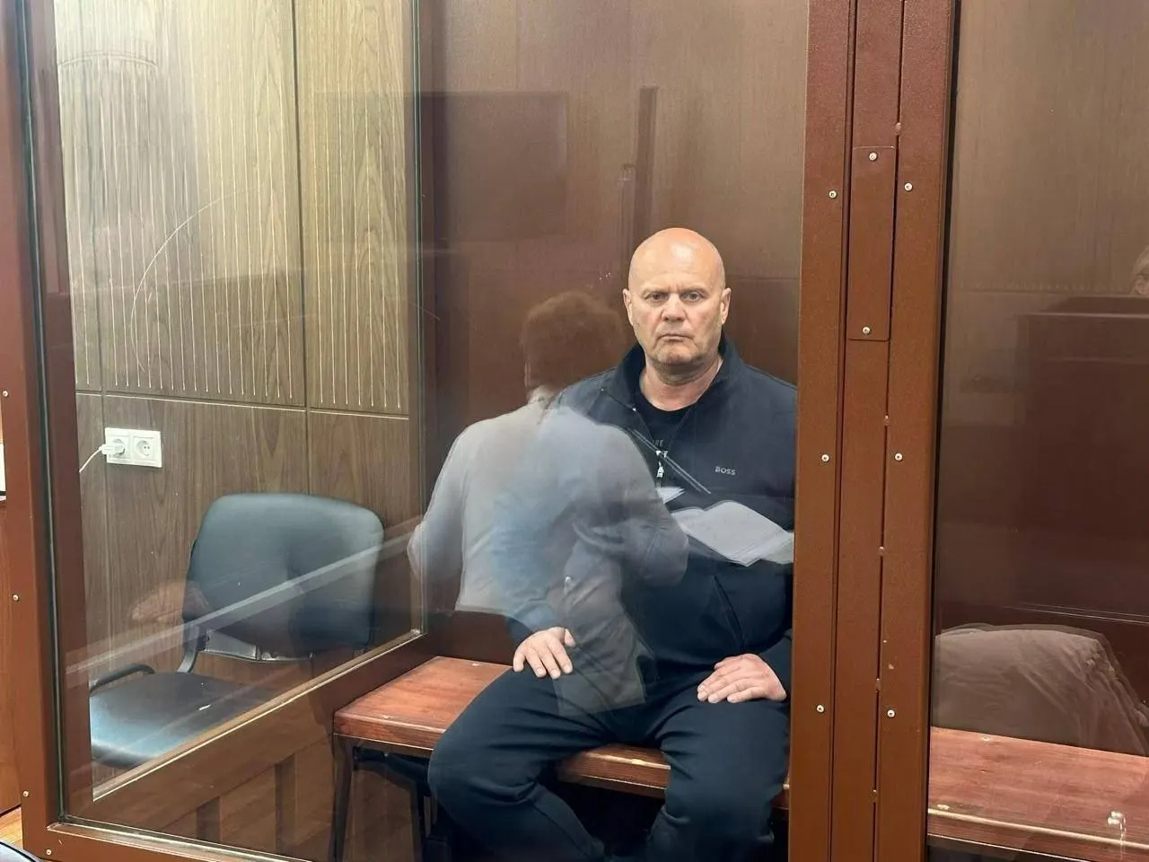 В Центральном районном суде началось предварительное заседание по делу о взятках: вместе с бывшим мэром обвиняются ещё четыре человека.