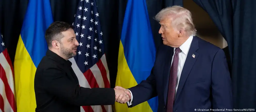 Президент Украины поздравил Дональда Трампа с 80-летием и сообщил о договорённости встретиться на саммите G7 для обсуждения шагов, которые могли бы приблизить мир. По данным Кремля, Трампа также поздравил и звонил Владимир Путин.