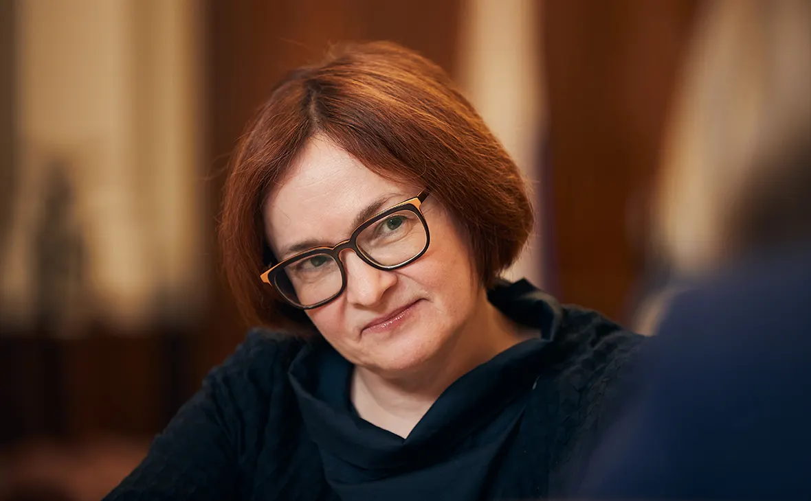 Руководитель Банка России пропустила очередное заседание с правительством — это как минимум третье значимое мероприятие, на котором она не присутствовала; в регуляторе отмечают, что она на больничном.