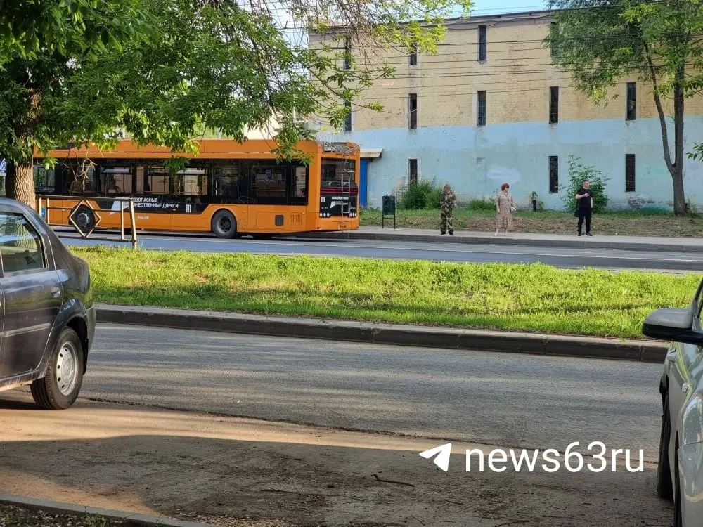 В Тольятти временно приостановлено движение наземного общественного транспорта. Метро работает и доступно для укрытия, дети из детских садов переведены в укрытия, сообщил мэр Иван Носков.