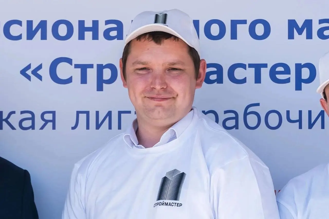 Фёдор Яремко из посёлка Керамкомбинат выиграл региональные соревнования по сварке — его фото разместили на Доске почёта Новосибирска.