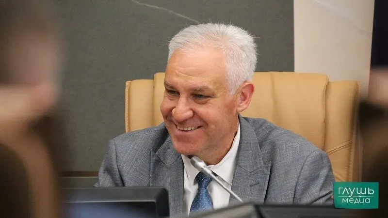 На заседании комитета председатель облдумы обратился к оппозиционному депутату с просьбой утверждать, что YouTube запрещён в РФ. Трансляция проходила в RuTube; официального запрета YouTube в стране не вводилось.