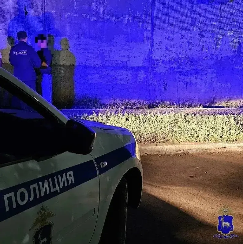 Она ушла в гости, побоялась возвращаться домой из‑за реакции родителей и переждала до утра в подъезде жилого дома.