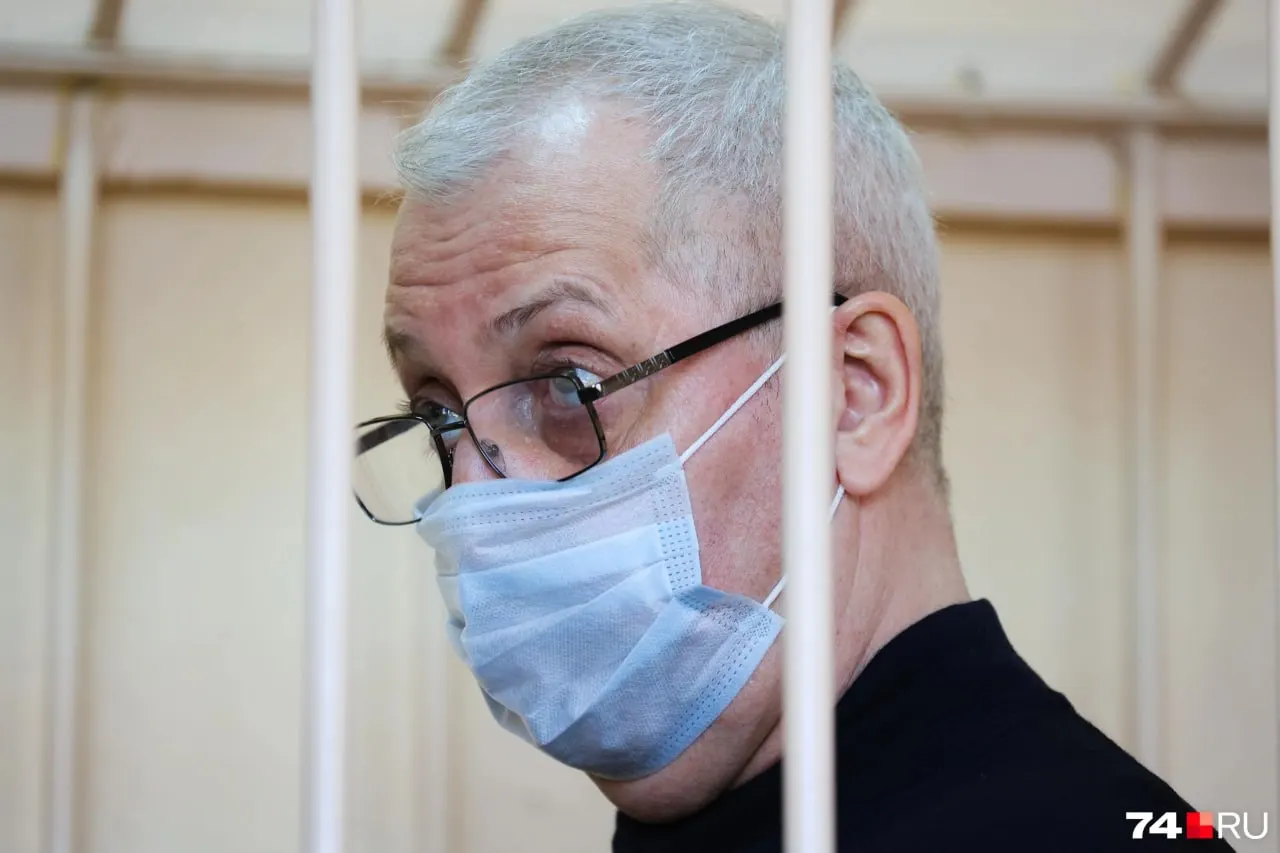 Бывший главный врач признан виновным в получении 20 млн рублей от подрядчика за содействие при капремонте инфекционного корпуса. Суд назначил наказание — 9 лет в колонии строгого режима.