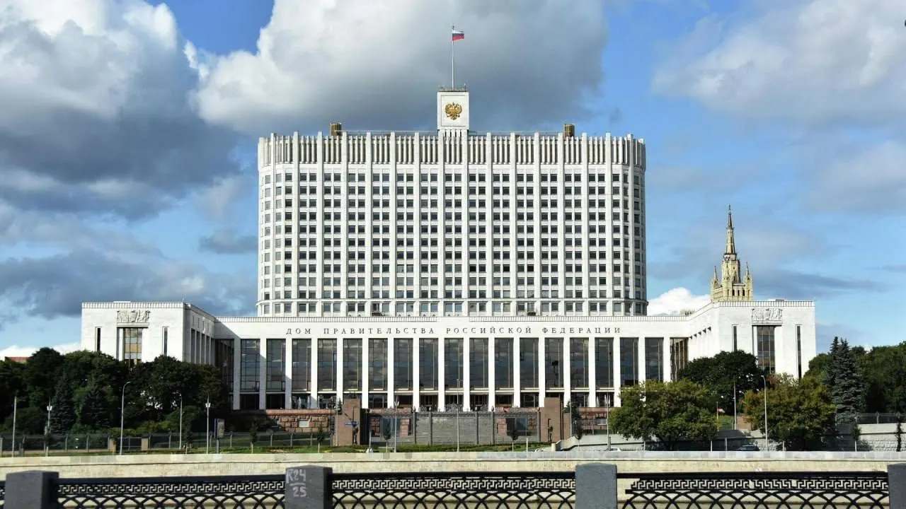 В Госдуму внесён проект о частичной или полной компенсации утильсбора семьям с тремя и более детьми, но в правительстве заявили, что проект не определяет источники финансирования и повлечёт дополнительные расходы.