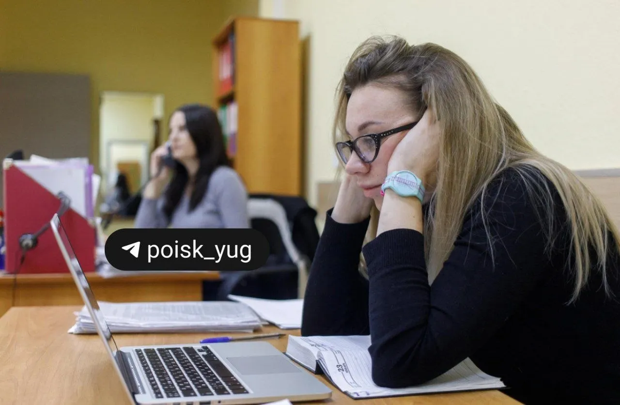 Тревожные сигналы — закрытие вакансий, перераспределение обязанностей без повышения оплаты, изменения в выплатах премий и исключение из ключовых процессов. На что стоит обратить внимание и как реагировать.