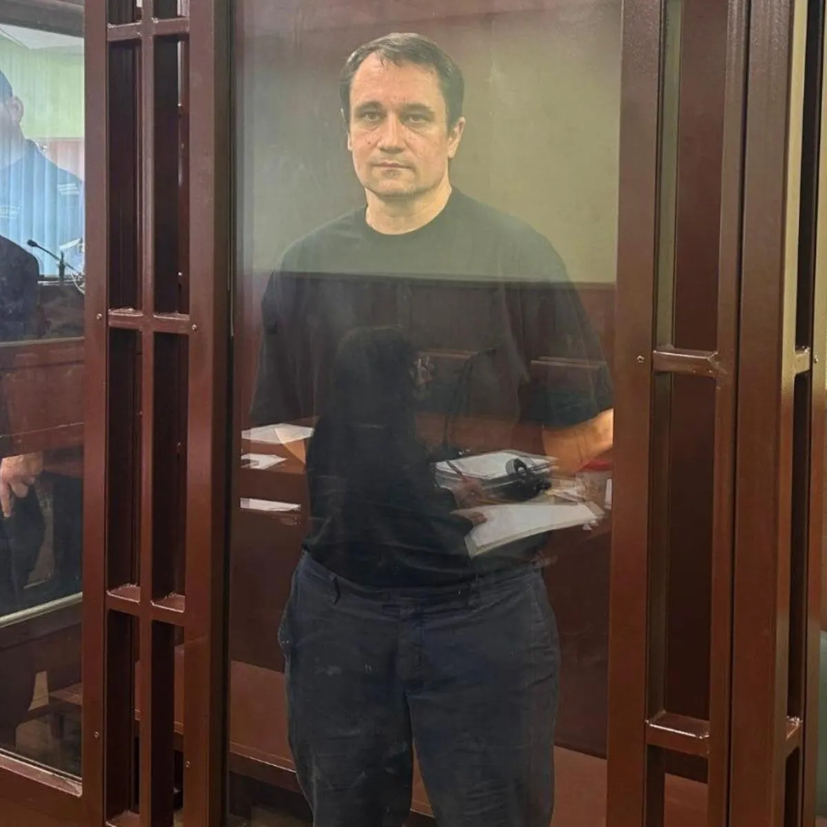 Суд признал 48‑летнего сотрудника Росреестра виновным в распространении «фейков» об армии из‑за комментария о жителях Белгорода и назначил ему пять лет лишения свободы.