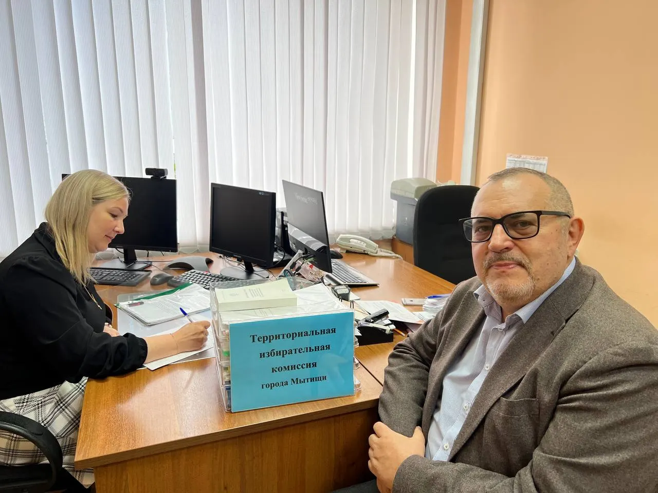 Надеждин объявил о выдвижении по Мытищинскому одномандатному округу №123. Волонтёры штаба распространяют буклеты в подмосковных городах; ранее ему отказали в регистрации кандидатом в президенты из‑за недействительных подписей.