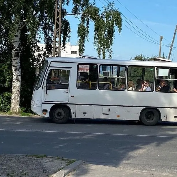 С 3 июня в Суоярви возобновили движение единственного городского автобуса, но расписание — по три рейса в каждую сторону и отсутствие рейсов по выходным — вызвало сильное недовольство горожан.