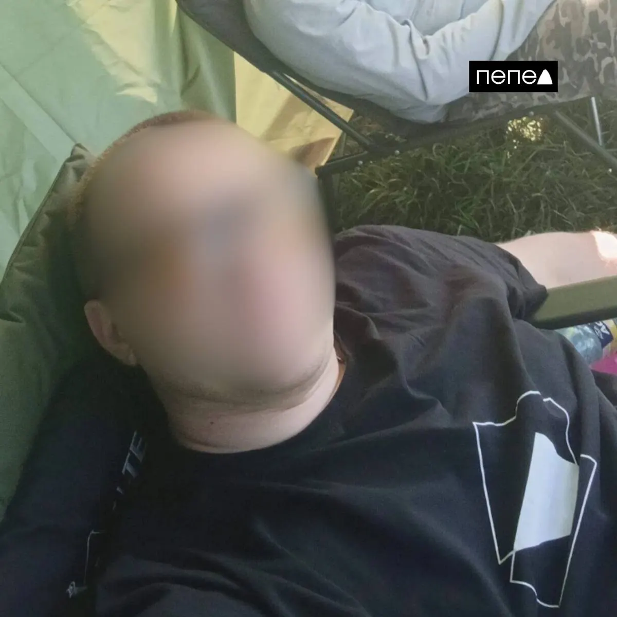 Мужчину в Курской области оштрафовали на 1 000 рублей по статье о распространении экстремистской символики после публикации музыкального трека с упоминанием вероятно связанной с АУЕ организации.